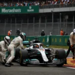 Errore del Box Mercedes: la Caduta di Russell a Barcellona Causata da un Pit Stop Errato